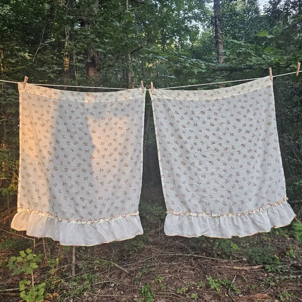 Vintage 1970s Cottagecore Calico Floral Ruffled Tier Curtains Pair - Has Flaws